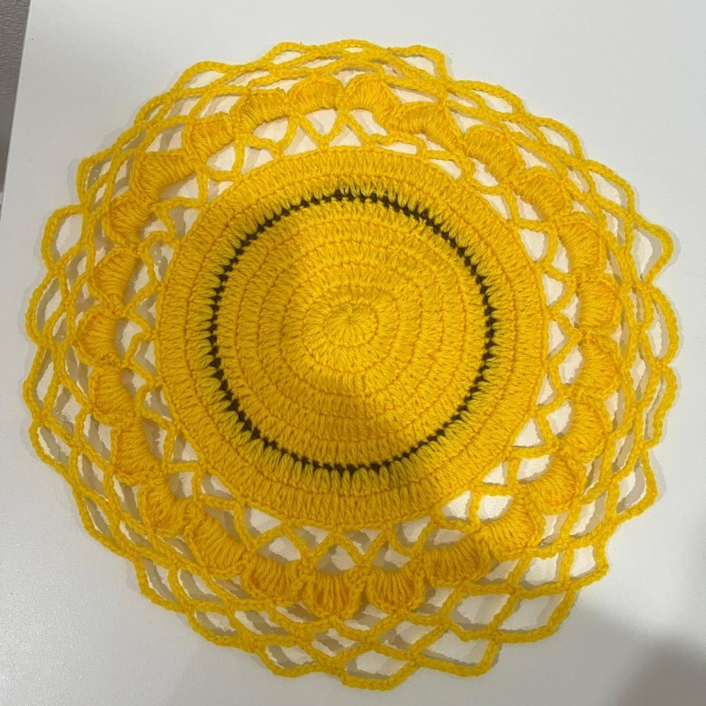 Handmade crochet table mat (New)
